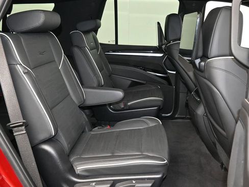 Used 2025 Cadillac Escalade Premium Luxury AWD/4WD image 17