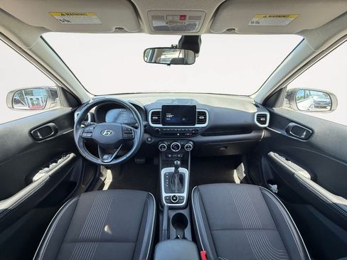 Used 2023 Hyundai Venue Limited FWD image 11