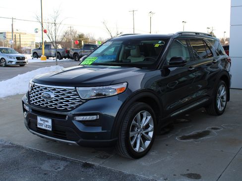 Used 2023 Ford Explorer Platinum w/ Technology Package image 2