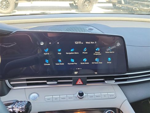 Used 2025 Hyundai Elantra Limited image 20