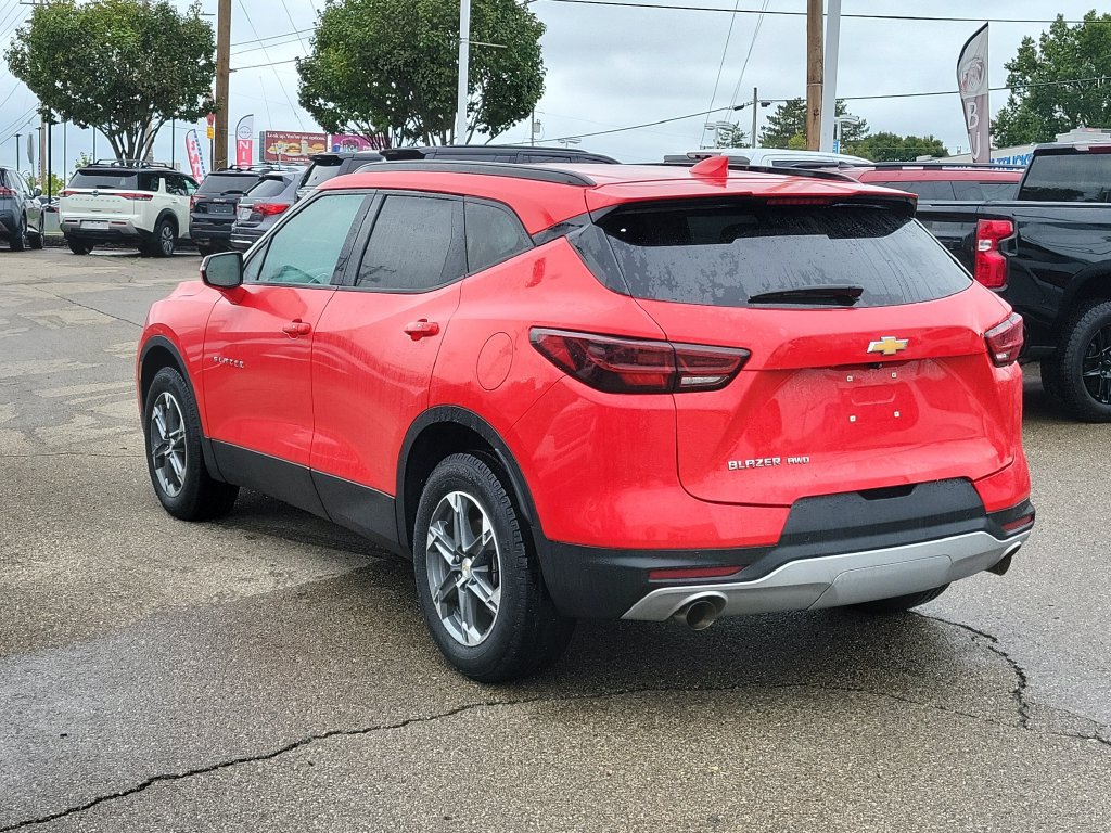 Used 2024 Chevrolet Blazer LT AWD/4WD image 3