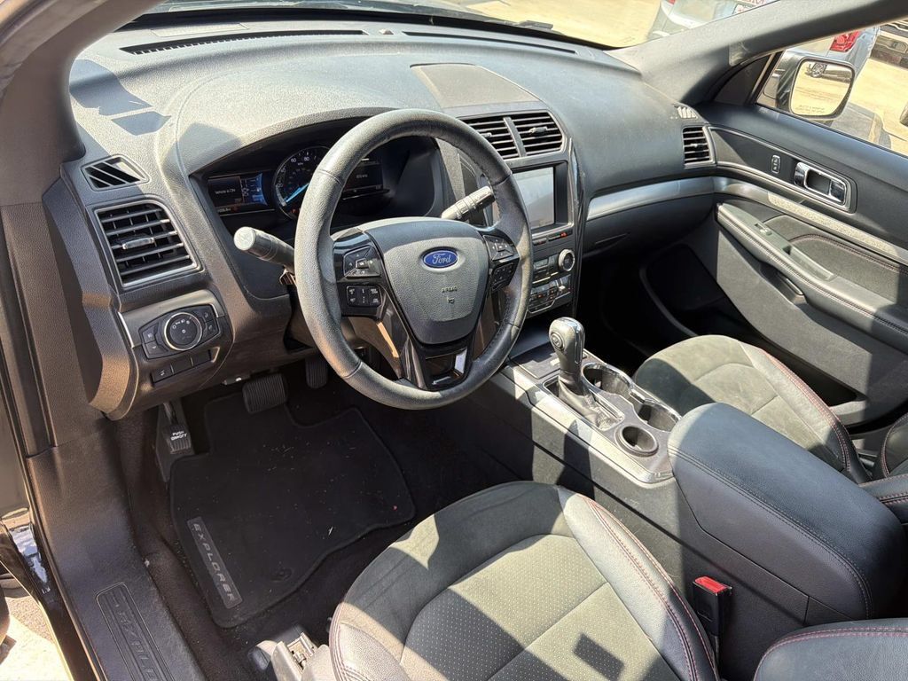 Certified 2019 Ford Explorer XLT w/ Equipment Group 202A FWD image 21