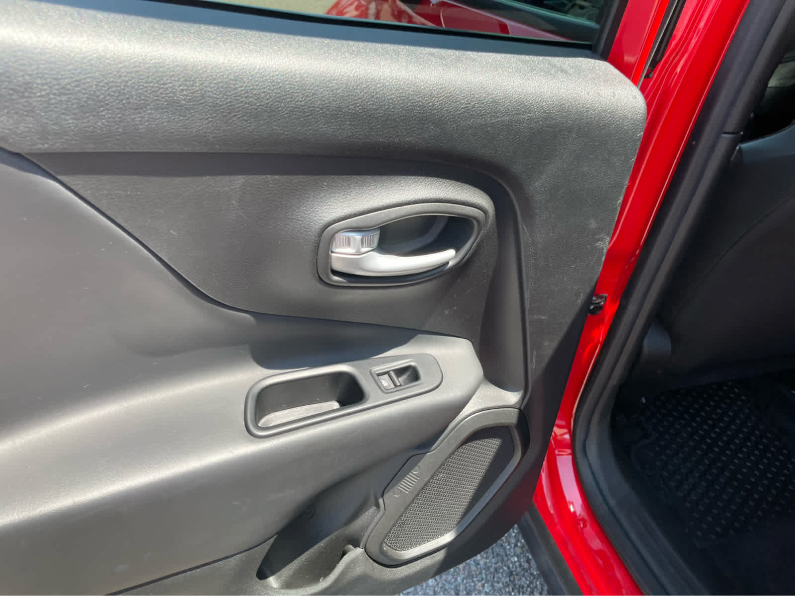 Used 2023 Jeep Renegade Latitude AWD/4WD image 20