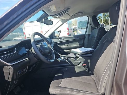 Used 2023 Jeep Grand Cherokee L Laredo w/ Luxury Tech Group I image 16