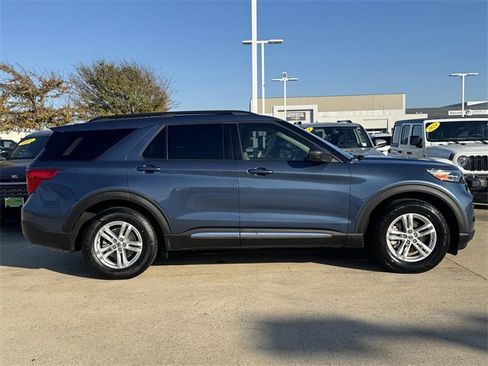 Used 2020 Ford Explorer XLT w/ Equipment Group 202A image 3