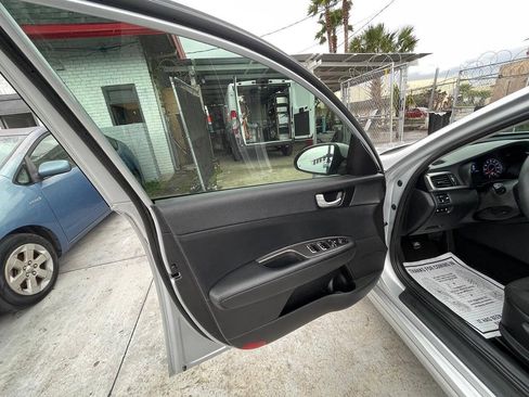 Used 2019 Kia Optima LX FWD image 8