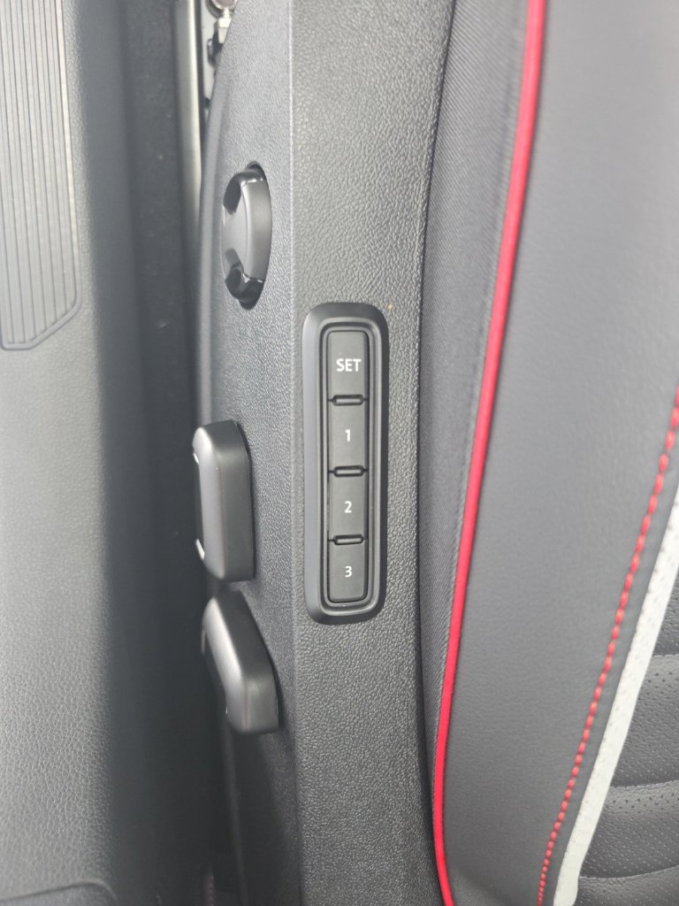 New 2026 Volkswagen GTI SE FWD image 27
