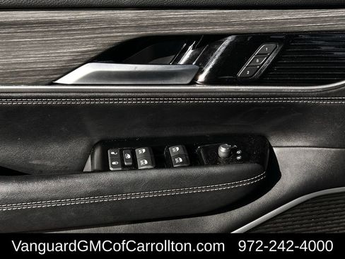 Used 2024 Jeep Wagoneer Series II w/ Flexible Seating Group image 21