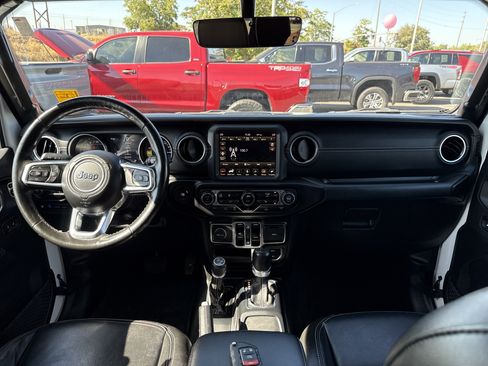 Used 2022 Jeep Wrangler Unlimited Sahara w/ Cold Weather Group AWD/4WD image 14