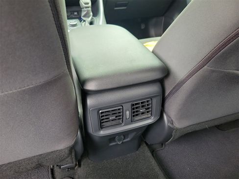 Used 2019 Toyota RAV4 LE image 11