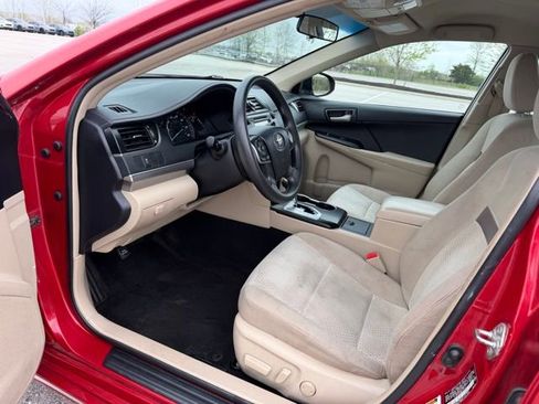 Used 2013 Toyota Camry LE image 12