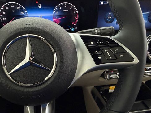New 2026 Mercedes-Benz GLB 250 image 27