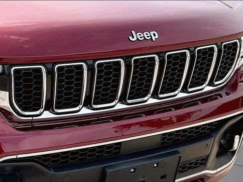 Used 2021 Jeep Grand Cherokee L Overland w/ Luxury Tech Group IV AWD/4WD image 29