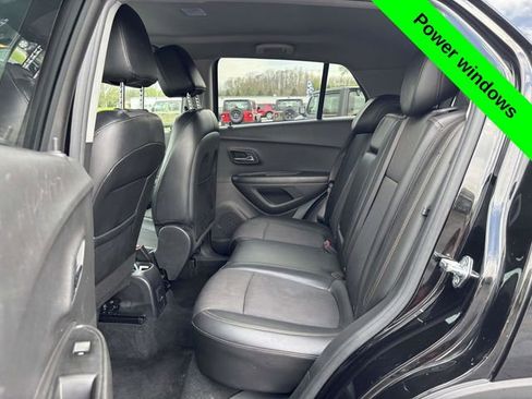 Used 2021 Chevrolet Trax LT AWD/4WD image 22