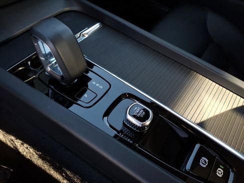 Used 2025 Volvo S60 B5 Core image 38