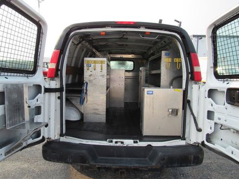Used 2015 Chevrolet Express 2500 RWD image 22