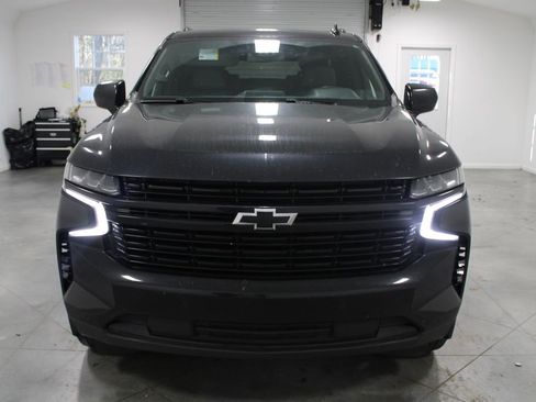 Used 2024 Chevrolet Suburban RST image 3