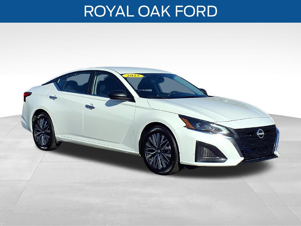 Used 2025 Nissan Altima 2.5 SV FWD image 1