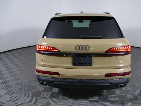 Certified 2025 Audi Q7 2.0T Premium Plus image 4