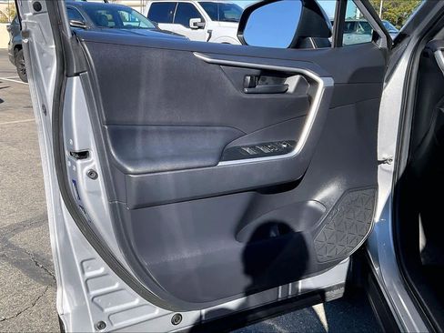 Used 2019 Toyota RAV4 LE w/ Carpet Mat Package image 23