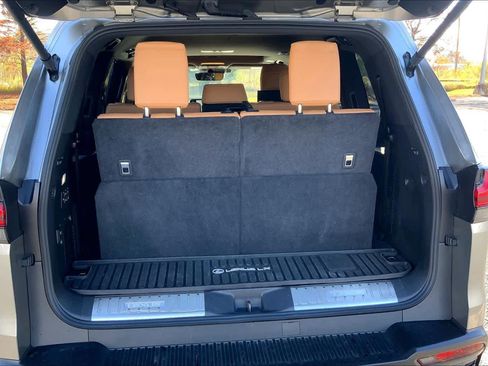 Used 2024 Lexus LX 600 4WD w/ Luxury Package image 34