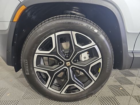 Used 2025 Rivian R1S Adventure AWD/4WD image 9