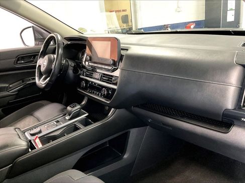Used 2024 Nissan Pathfinder SV AWD/4WD image 14