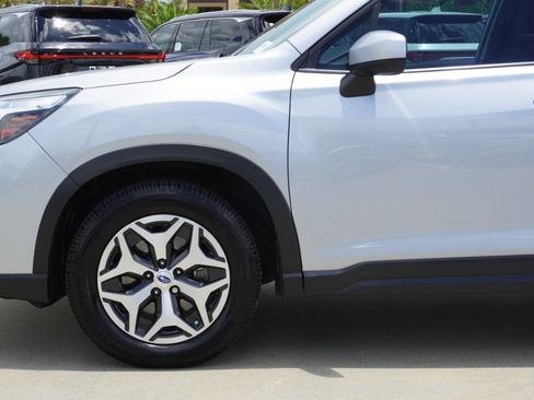 Used 2020 Subaru Forester Premium AWD/4WD image 10