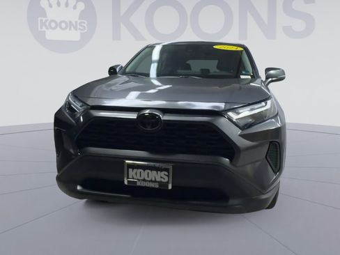 Used 2024 Toyota RAV4 LE AWD/4WD image 4
