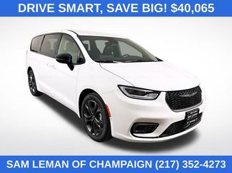 New 2026 Chrysler Pacifica Select video 1