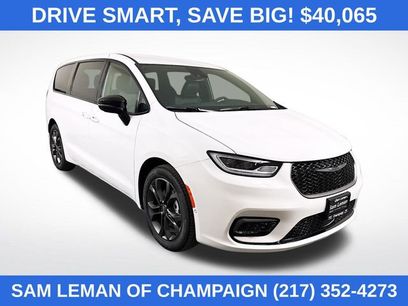 New 2026 Chrysler Pacifica Select