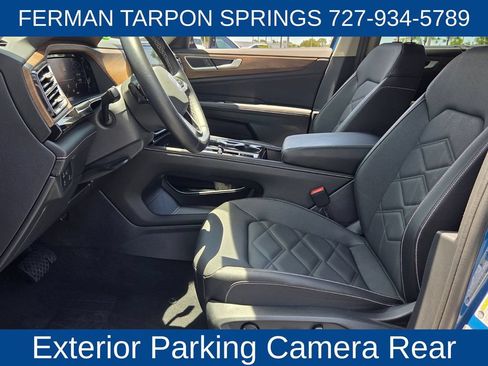 Used 2025 Volkswagen Atlas SE AWD/4WD image 13