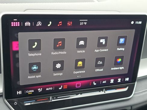 New 2026 Volkswagen Tiguan SE image 25