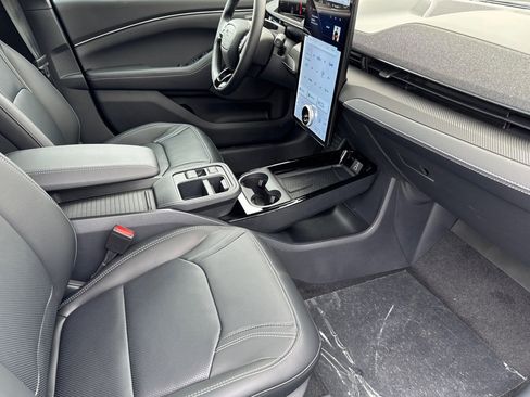 New 2025 Ford Mustang Mach-E Premium image 17