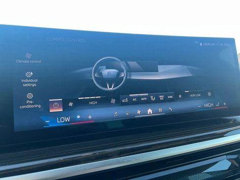 Used 2025 BMW X5 xDrive50e image 21