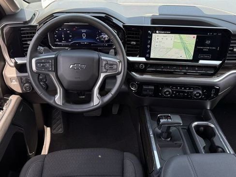 Used 2025 Chevrolet Silverado 1500 LT Trail Boss w/ Convenience Package II AWD/4WD image 12