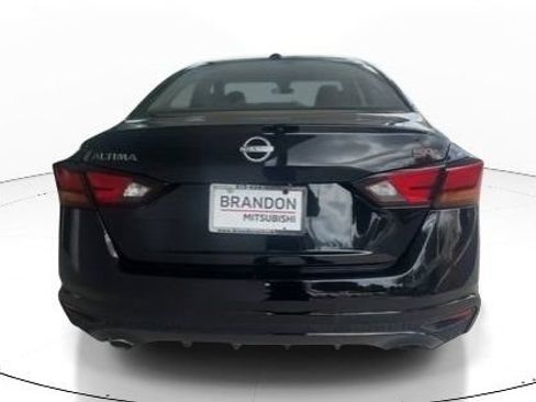 Used 2024 Nissan Altima 2.5 SR FWD image 8