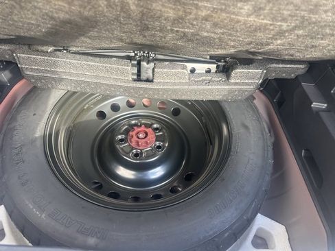 Used 2024 Toyota Venza Limited image 41