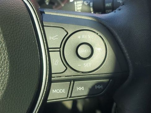 Used 2022 Toyota RAV4 Limited FWD image 18