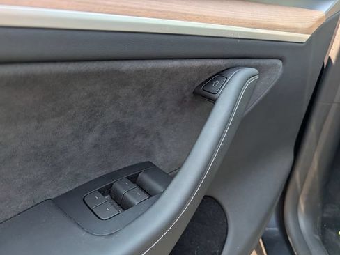 Used 2024 Tesla Model Y Long Range AWD/4WD image 14