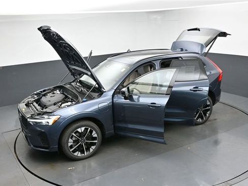 New 2026 Volvo XC60 T8 Plus w/ Protection Package Premier AWD/4WD image 52