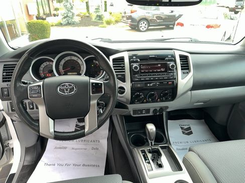 Used 2012 Toyota Tacoma 4x4 Access Cab V6 w/ TRD Off-Road Pkg image 7