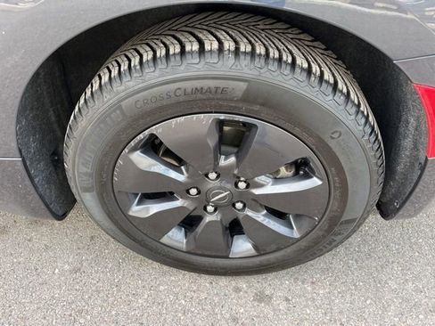 Used 2020 Chrysler Pacifica Touring-L w/ S Appearance Package image 25