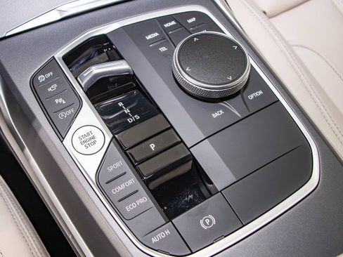 Used 2025 BMW 230i xDrive Coupe w/ Premium Package image 19