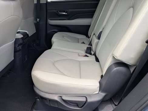 Used 2025 Toyota Grand Highlander FWD image 18