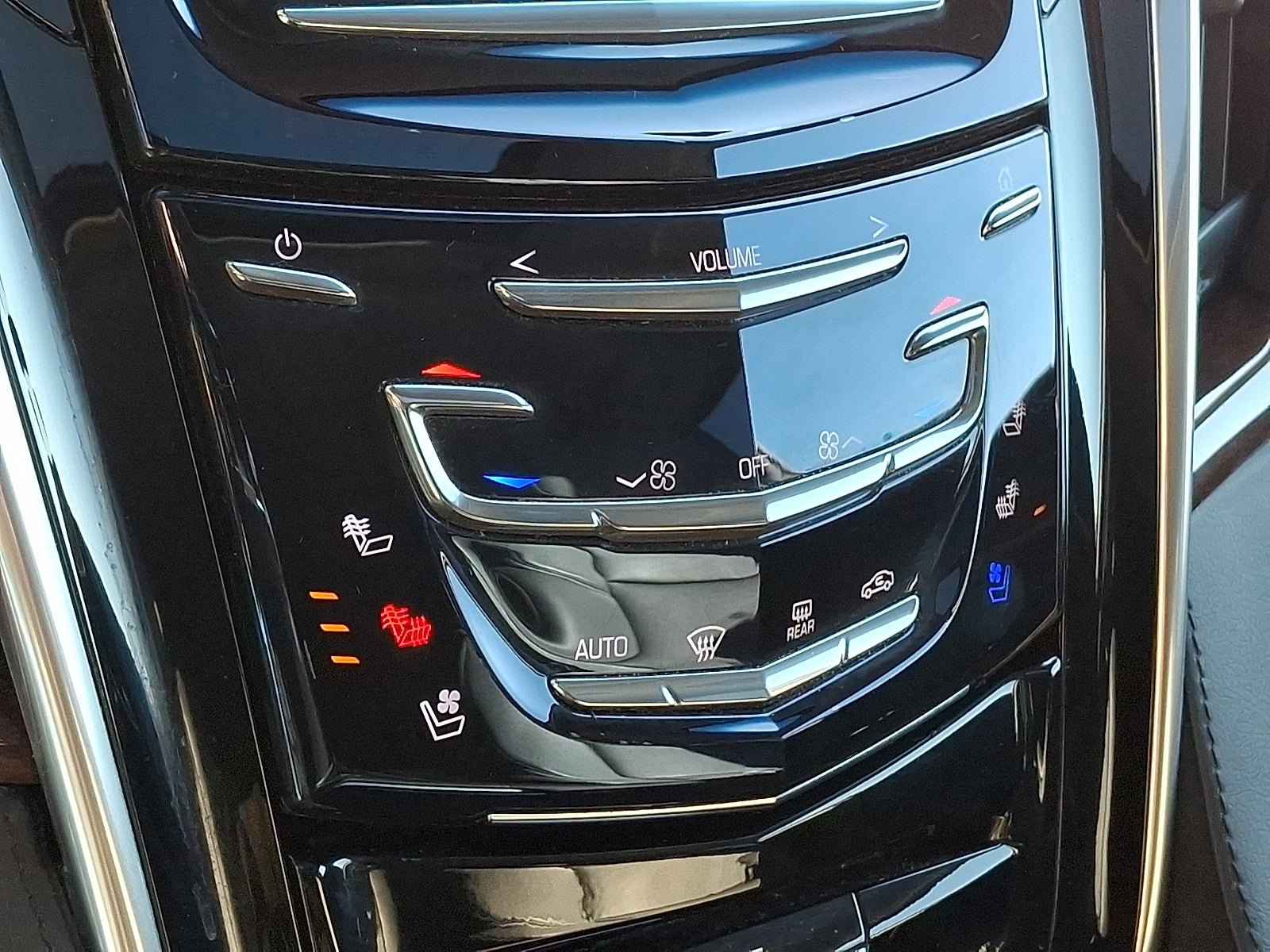 Used 2020 Cadillac Escalade Luxury AWD/4WD image 18
