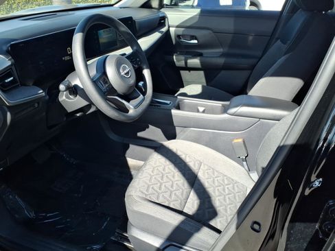 Certified 2025 Nissan Kicks SV w/ Charging Package image 14