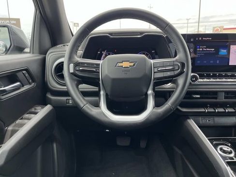 Used 2025 Chevrolet Colorado LT AWD/4WD image 13