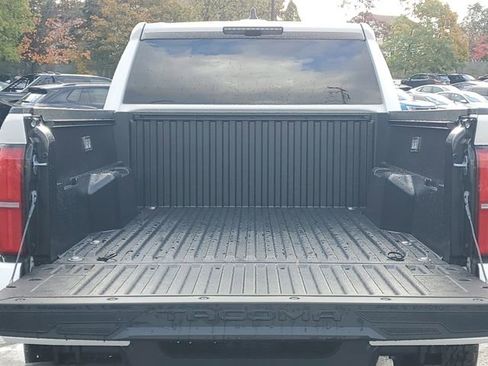 Used 2025 Toyota Tacoma TRD Off-Road image 8