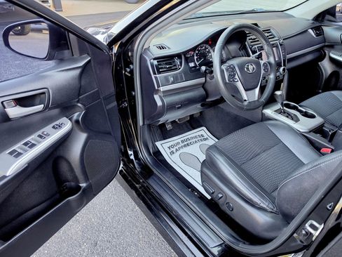 Used 2014 Toyota Camry SE image 14